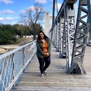 Meet your Posher, Kayla